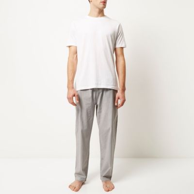 White t-shirt and bottoms pyjama set